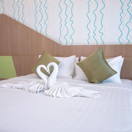 42C The Chic Hotel Nakhon Sawan Bagian luar foto