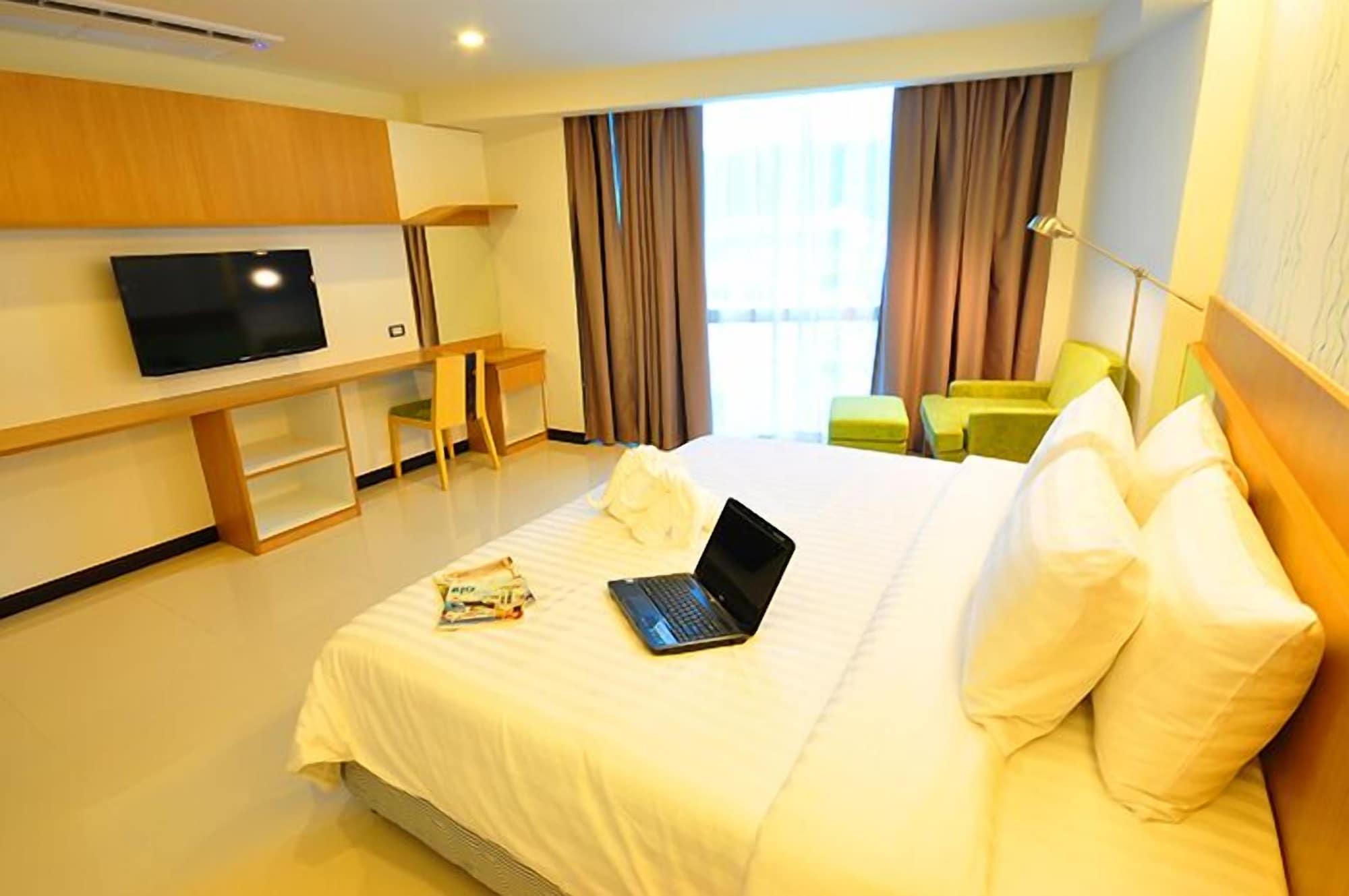 42C The Chic Hotel Nakhon Sawan Bagian luar foto
