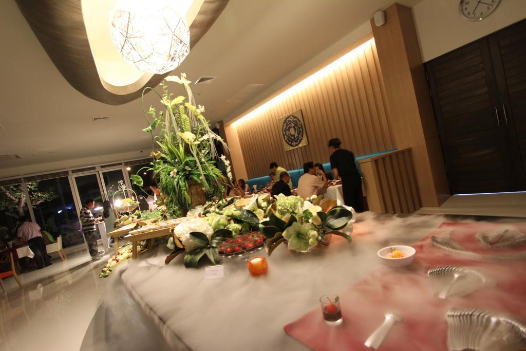 42C The Chic Hotel Nakhon Sawan Bagian luar foto