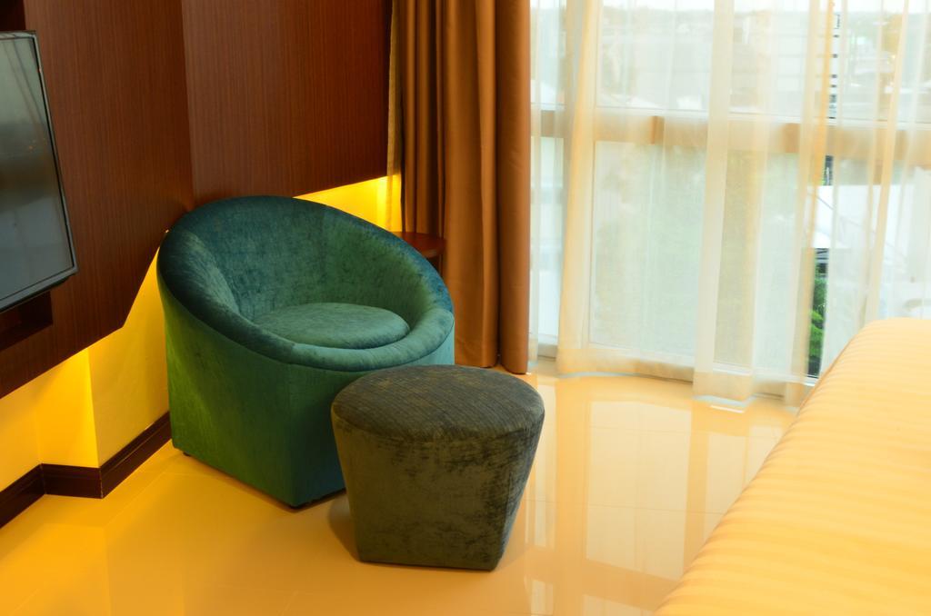42C The Chic Hotel Nakhon Sawan Bagian luar foto