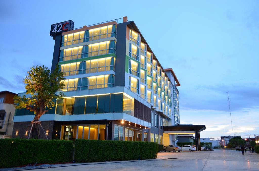 42C The Chic Hotel Nakhon Sawan Bagian luar foto