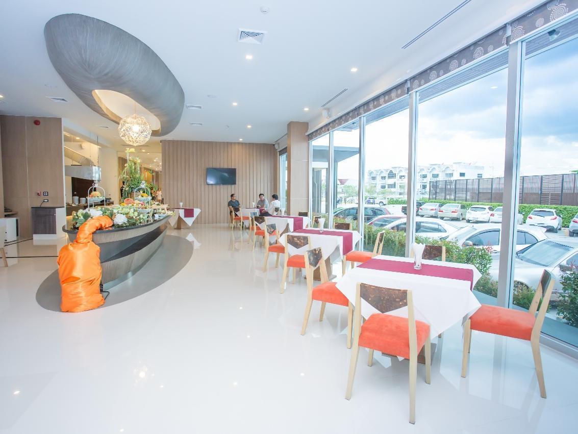 42C The Chic Hotel Nakhon Sawan Bagian luar foto