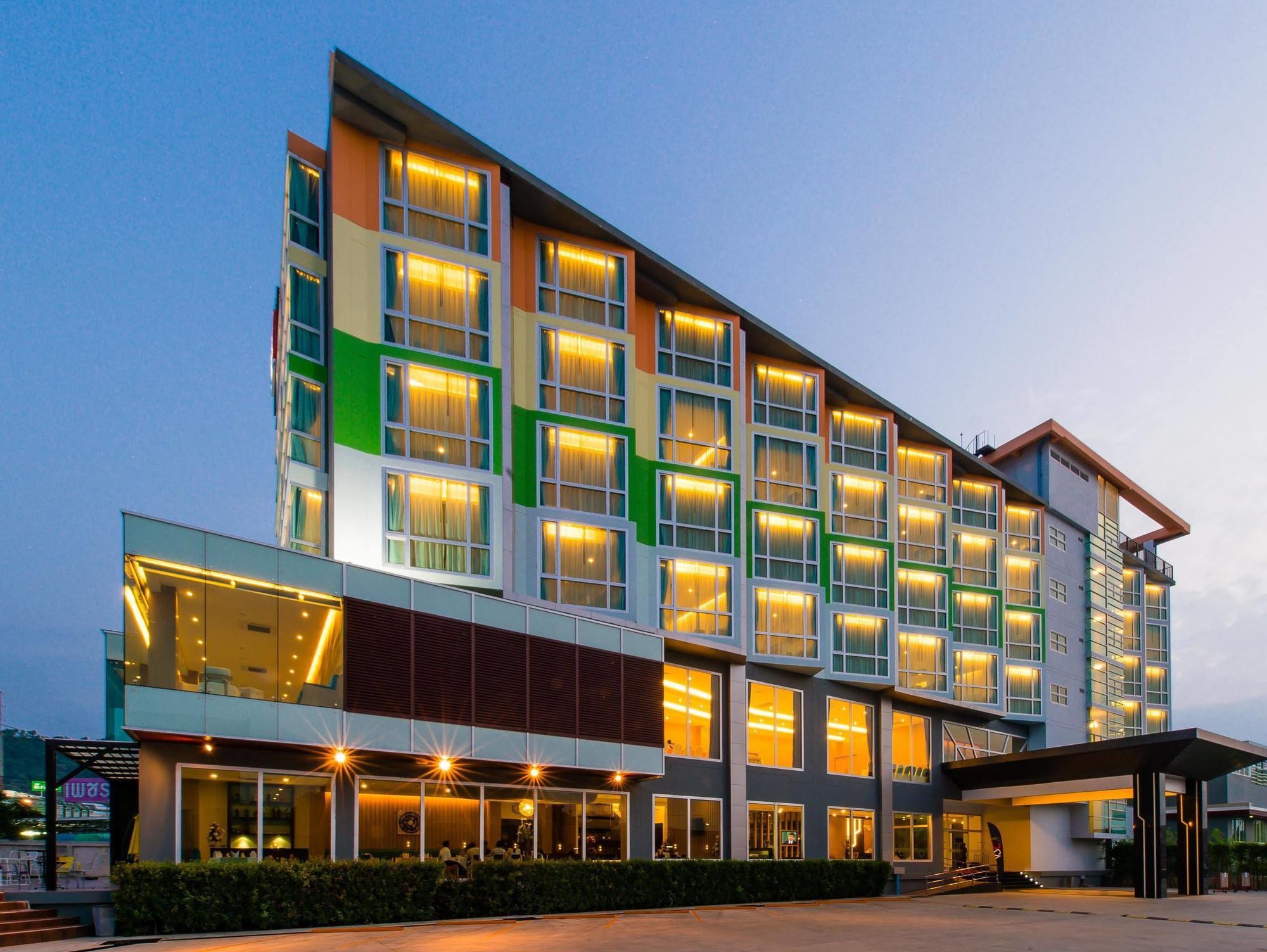 42C The Chic Hotel Nakhon Sawan Bagian luar foto