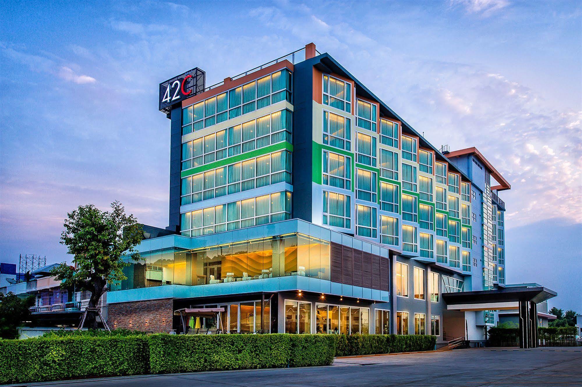 42C The Chic Hotel Nakhon Sawan Bagian luar foto