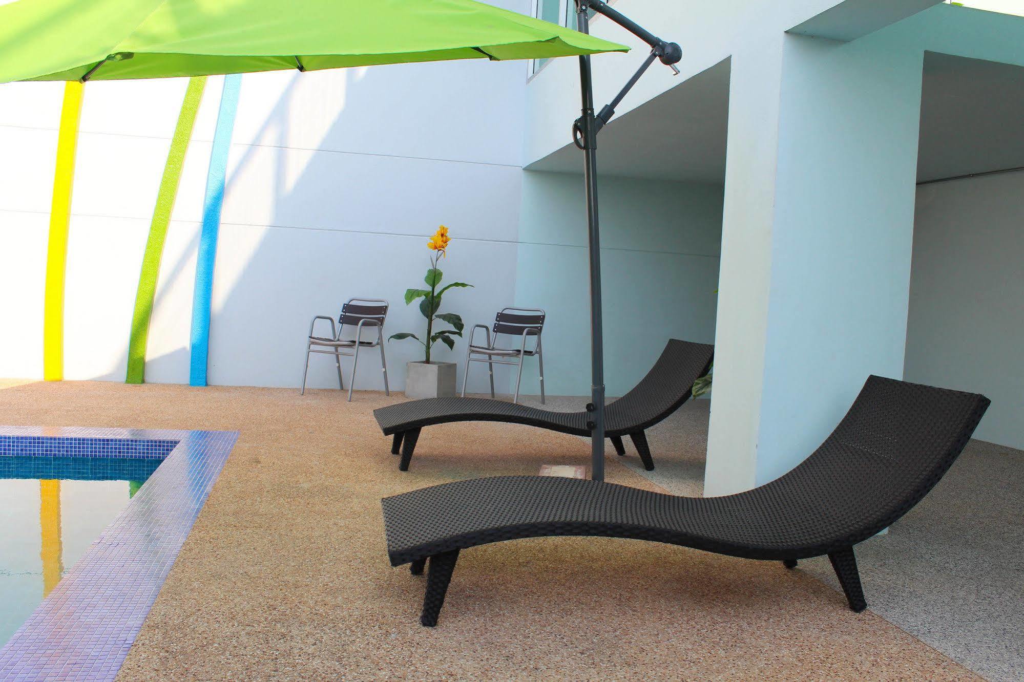 42C The Chic Hotel Nakhon Sawan Bagian luar foto