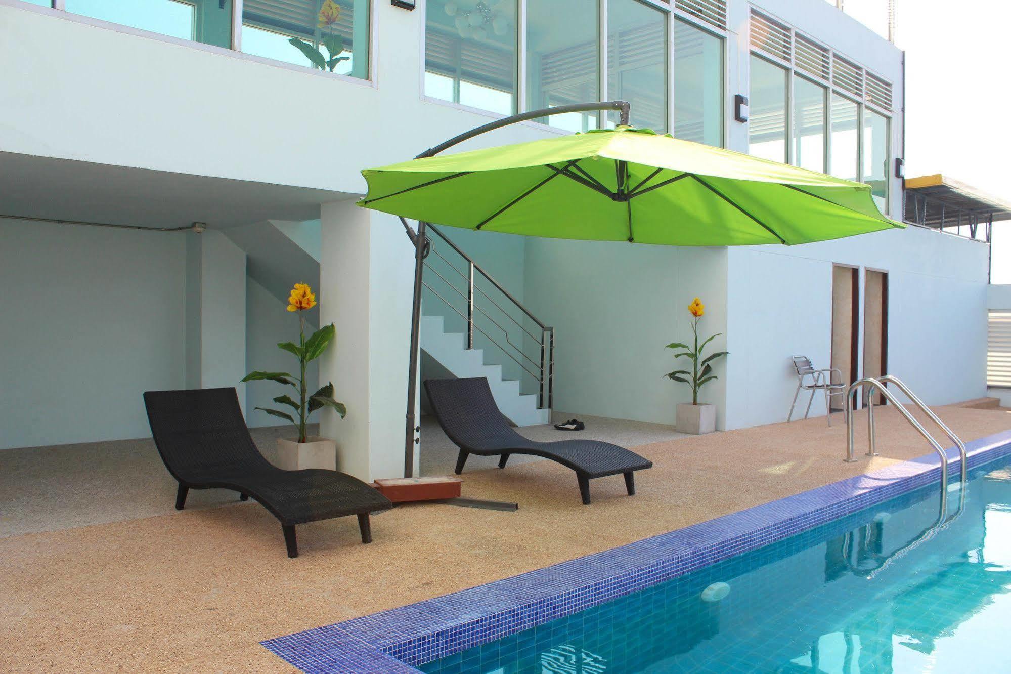 42C The Chic Hotel Nakhon Sawan Bagian luar foto