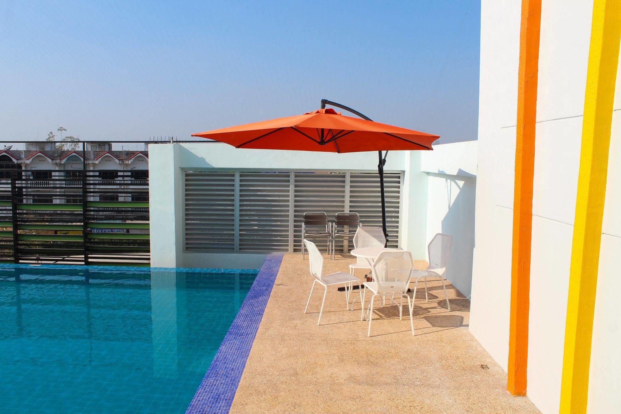 42C The Chic Hotel Nakhon Sawan Bagian luar foto