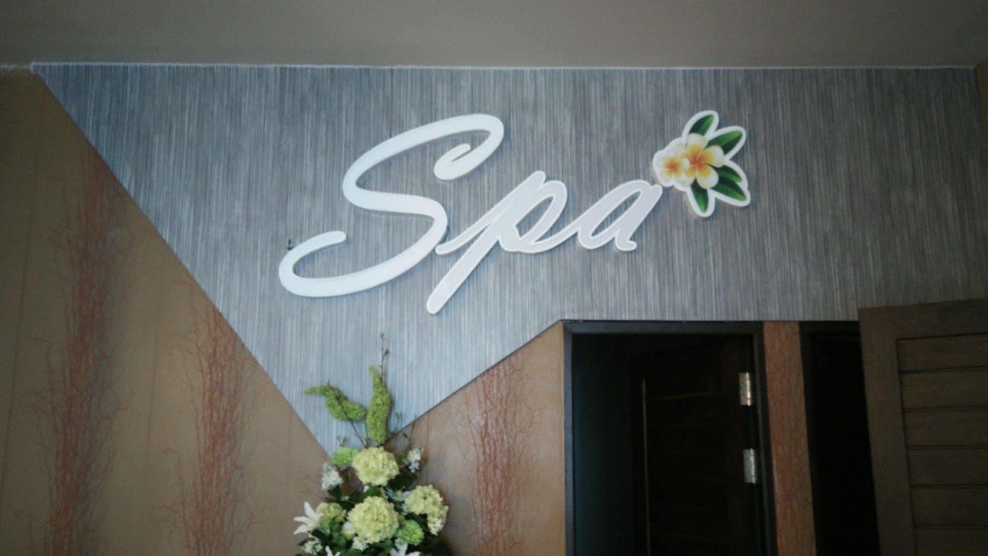 42C The Chic Hotel Nakhon Sawan Bagian luar foto