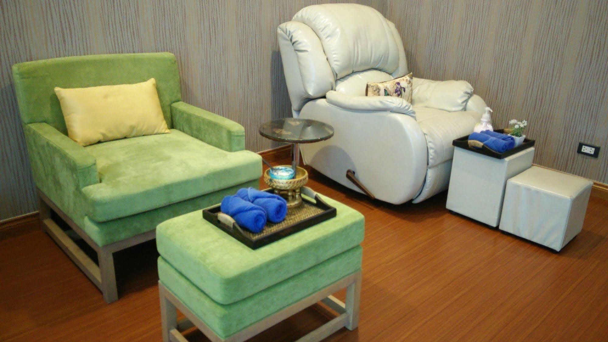 42C The Chic Hotel Nakhon Sawan Bagian luar foto