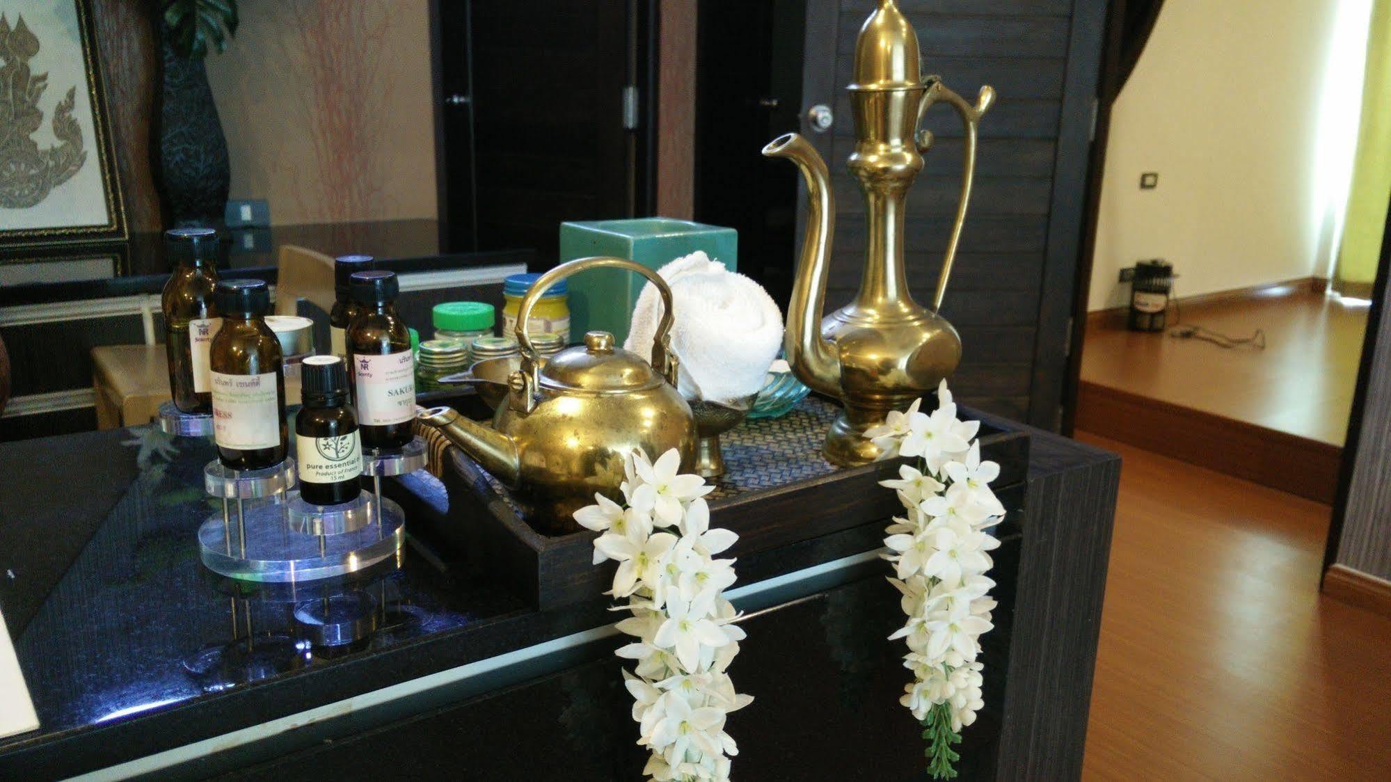42C The Chic Hotel Nakhon Sawan Bagian luar foto