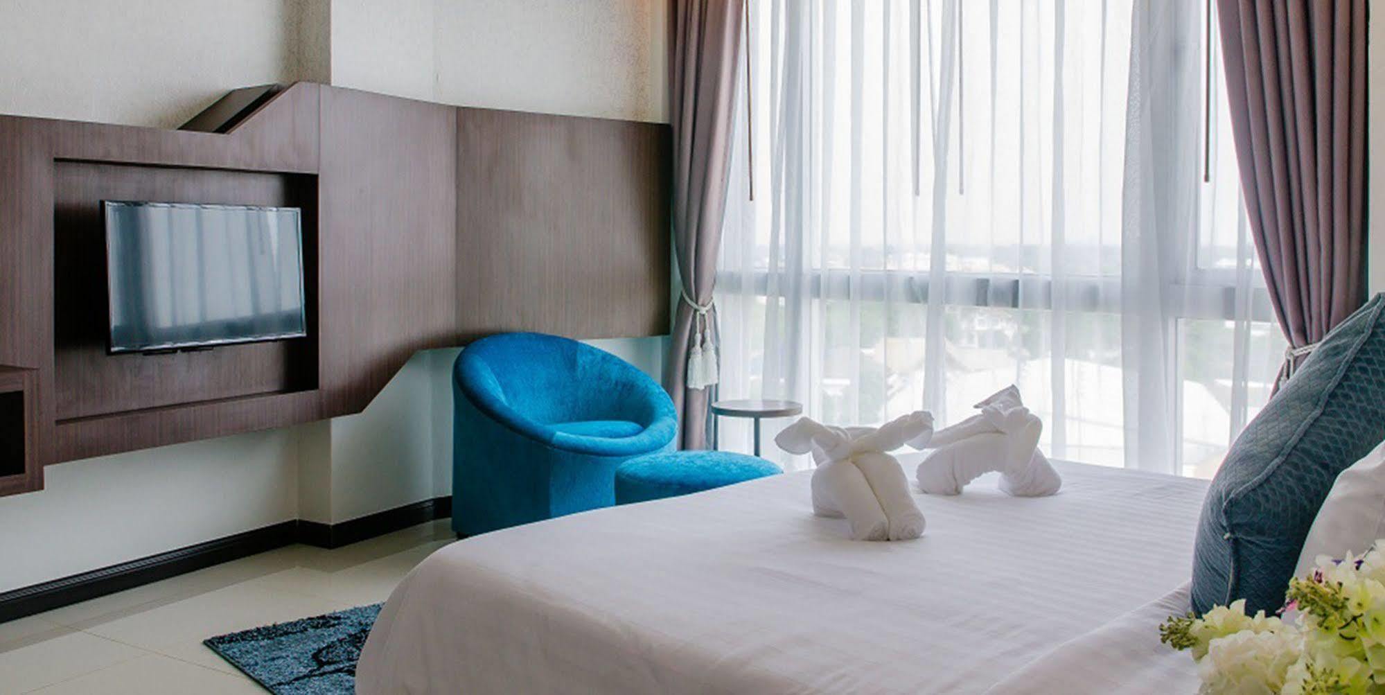 42C The Chic Hotel Nakhon Sawan Bagian luar foto