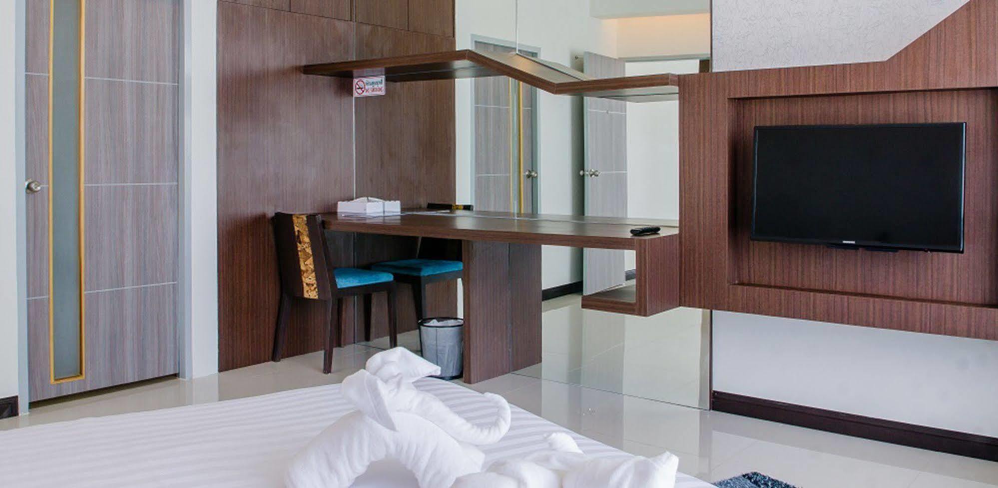 42C The Chic Hotel Nakhon Sawan Bagian luar foto