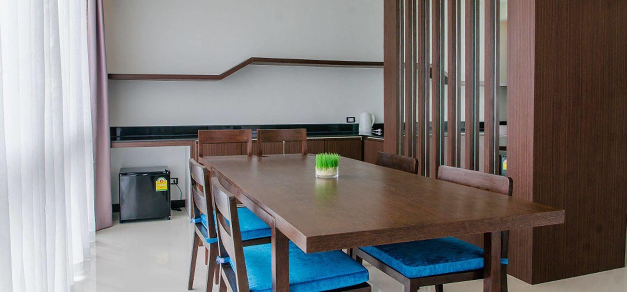 42C The Chic Hotel Nakhon Sawan Bagian luar foto